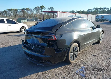 2025 Tesla Model 3 Long Range Rear-Wheel Drive/Standard Rear-Wheel Drive z USA, uszkodzony, nr VIN 5YJ3E1EA2SF070187